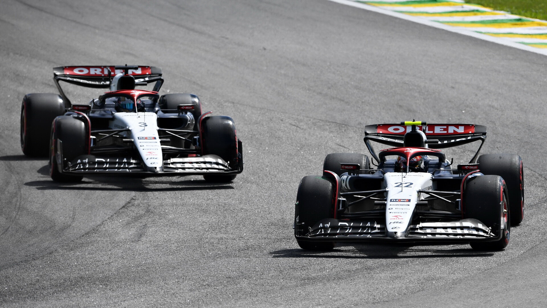 Daniel Ricciardo a Juki Cunoda ve Velké ceně Brazílie