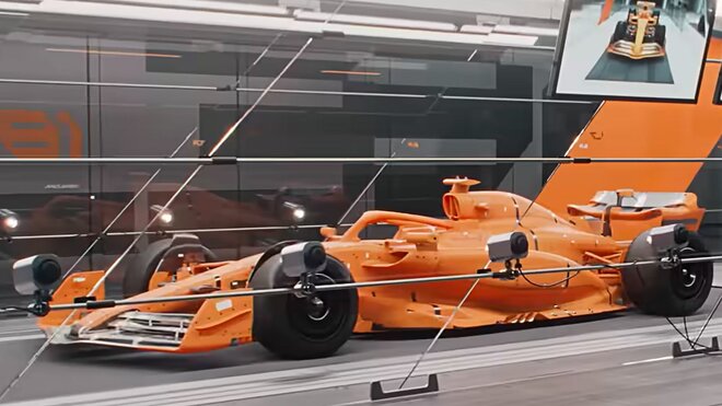 Model monpostu McLarenu v aerodynamickém tunelu