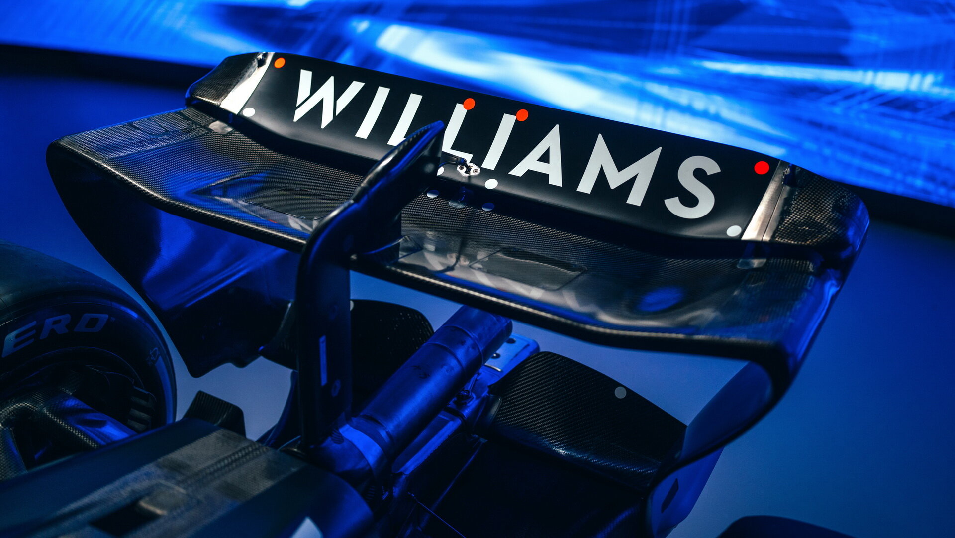 Williams FW46 - Mercedes, zadní křídlo a DRS