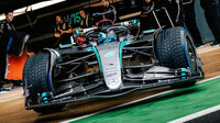 George Russell testoval nový vůz Mercedes F1 W15 na okruhu v Silverstone
