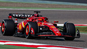 Charles Leclerc s novým Ferrari SF-24 v Bahrajnu