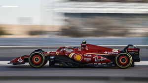 Druhý den testů v Bahrajnu: Ferrari nejrychlejší, jízdy narušil uvolněný kanál - anotační obrázek