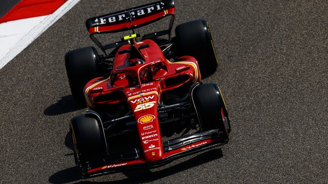 Carlos Sainz s novým Ferrari SF-24