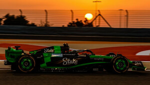 Valtteri Bottas s novým Sauber Kick C44 - Ferrari při testech v Bahrajnu