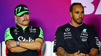 Valtteri Bottas a Lewis Hamilton na tiskovce po testech v Bahrajnu