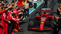 "Mohli jsme vyhrát," lituje Ferrari po nasazení novinek v Imole. Leclerc viní Red Bull a McLaren z 'podivností' - anotační obrázek