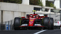 Carlos Sainz v závodě v Monaku
