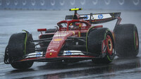 Carlos Sainz v dešti v závodě v Kanadě