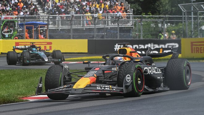 Max Verstappen ve vedení GP Kanady