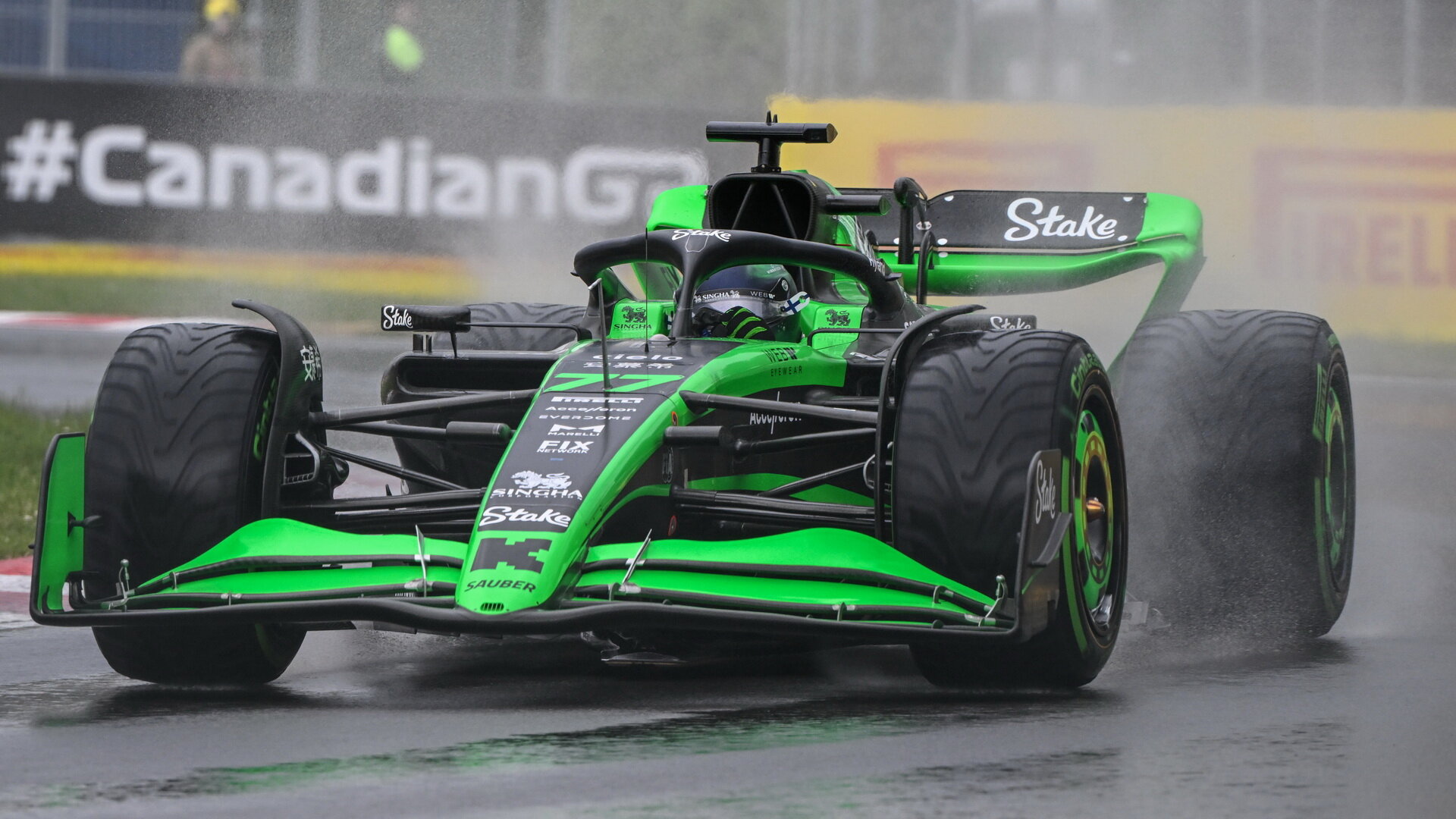 Valtteri Bottas v dešti v závodě v Kanadě