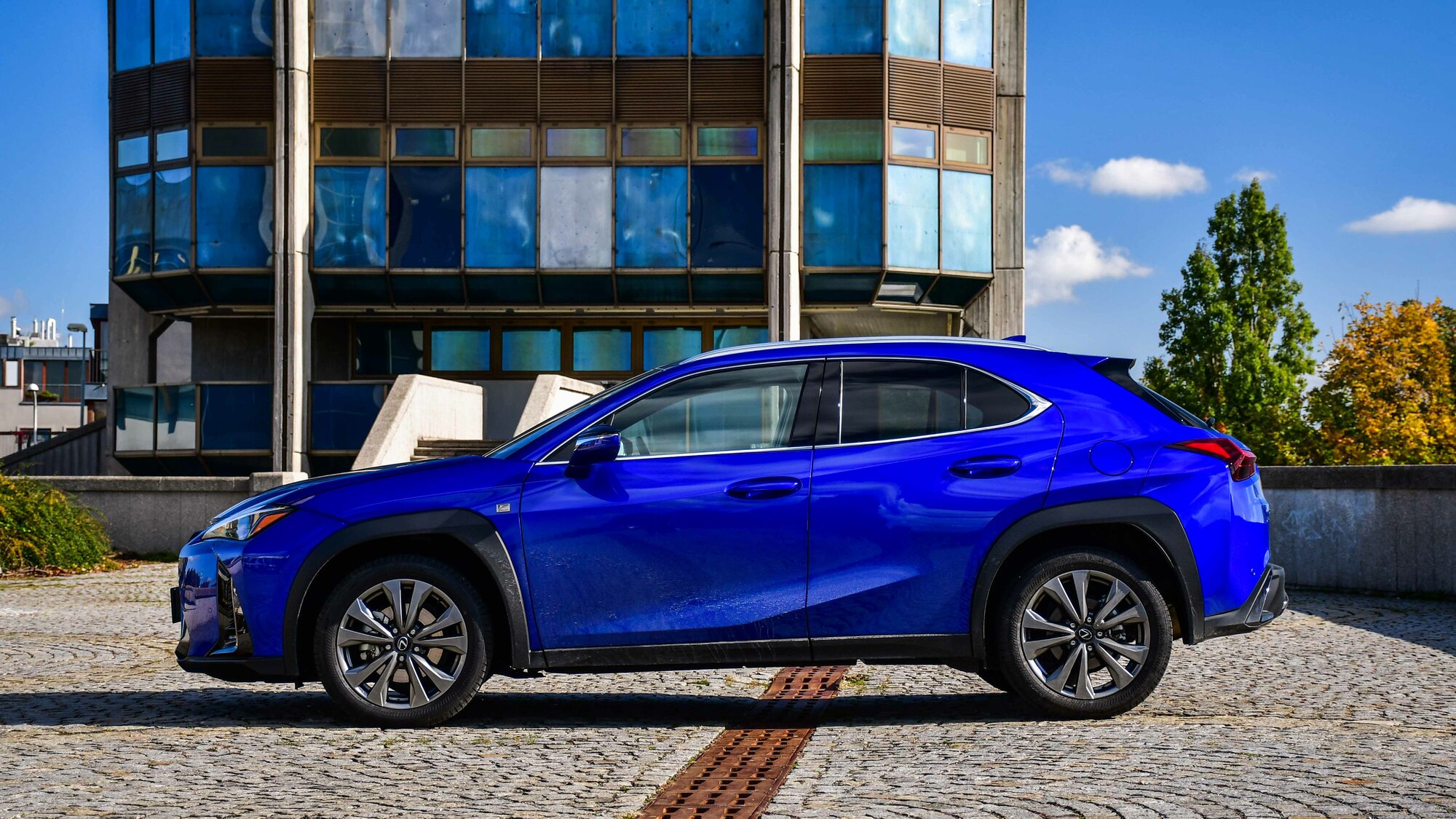 Lexus UX300h