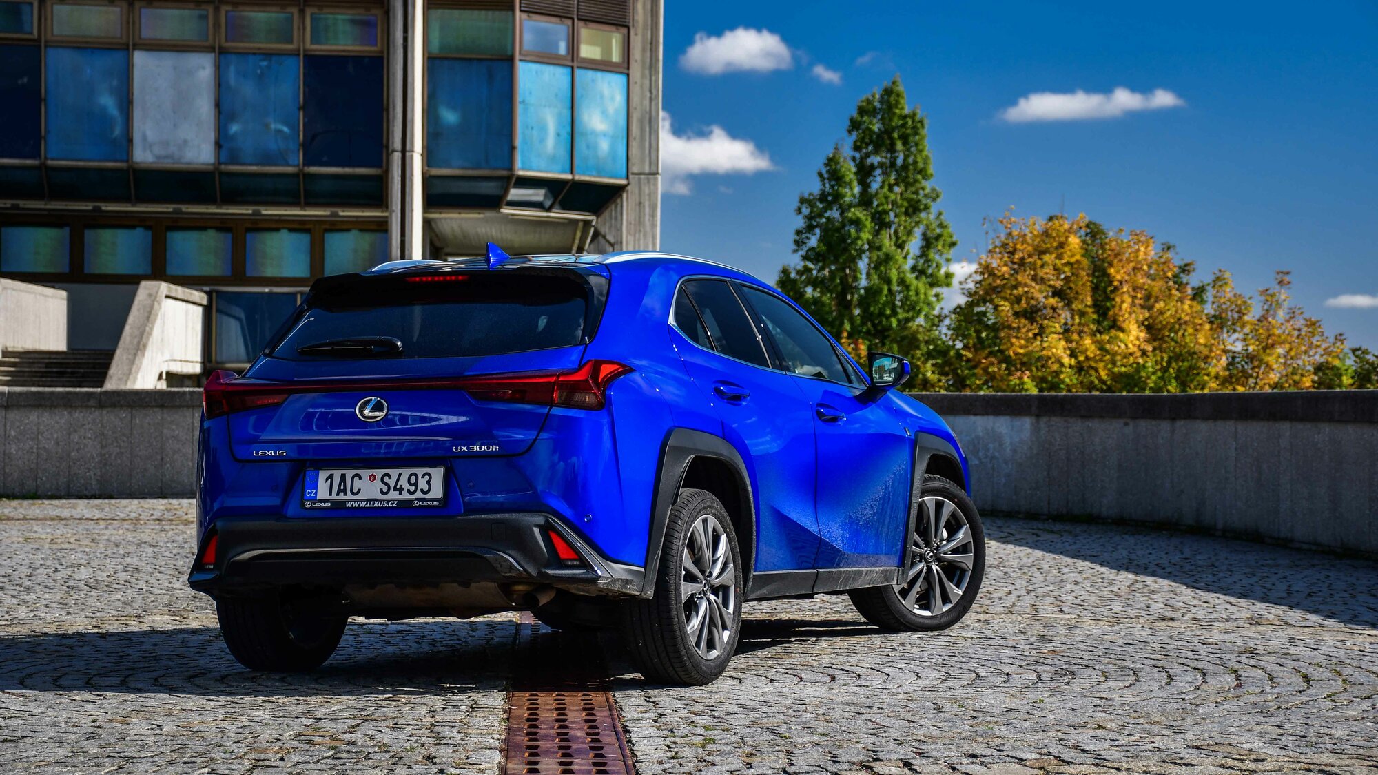 Lexus UX300h