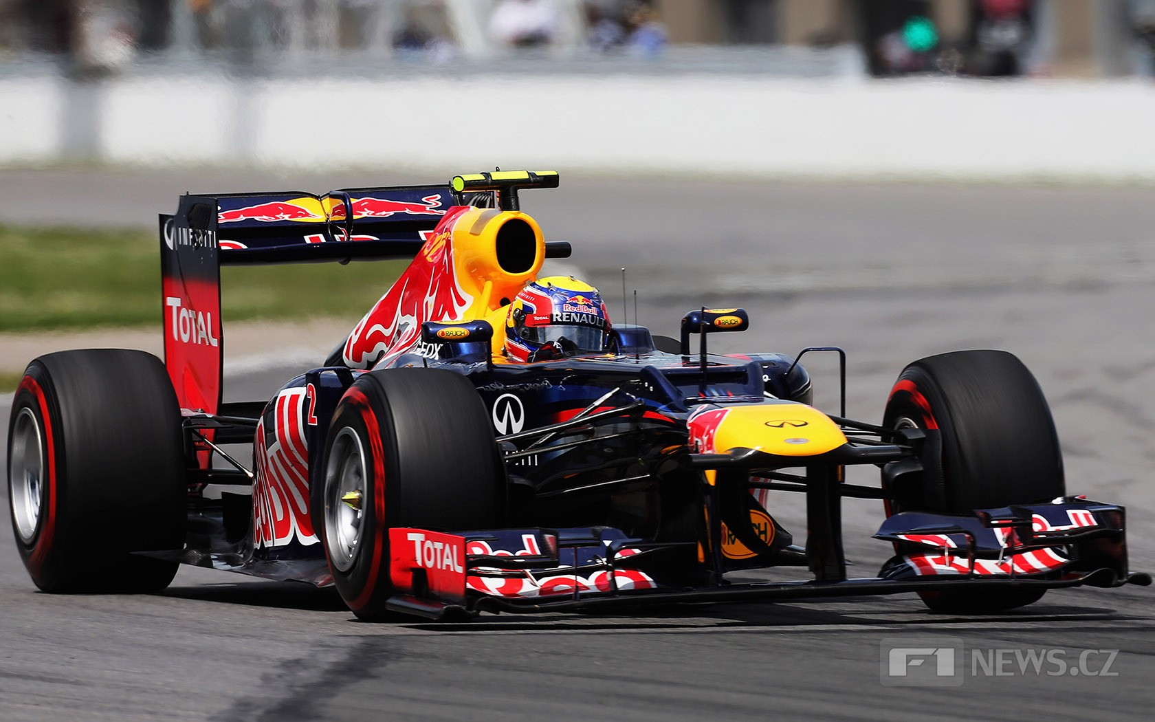 Webber je jedním z nejpovolanějších, kdo se může k otázce Red Bullu vyjádřit (záběr z GP Kanady 2012)