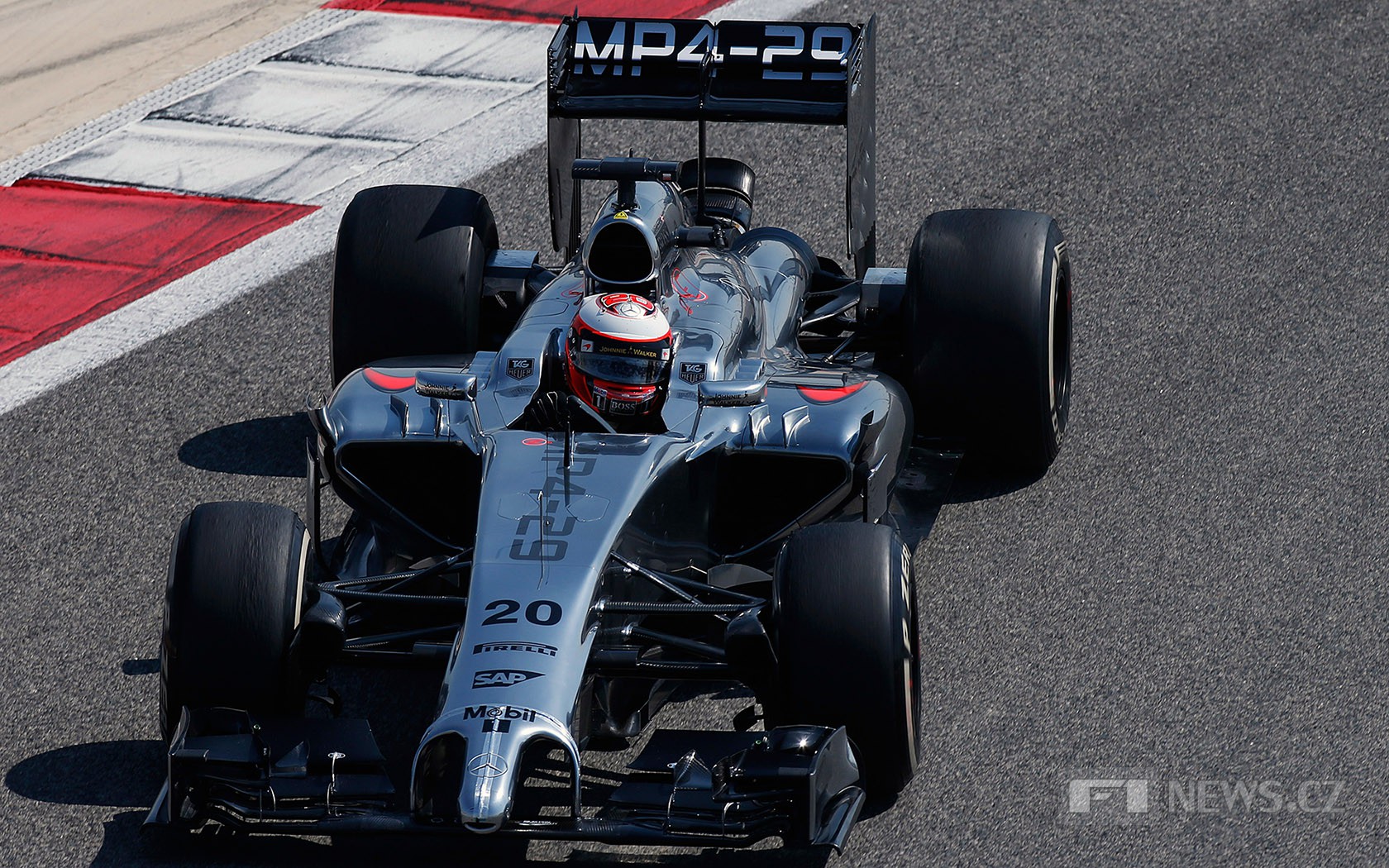Kevin Magnussen s loňským McLarenem MP4-29